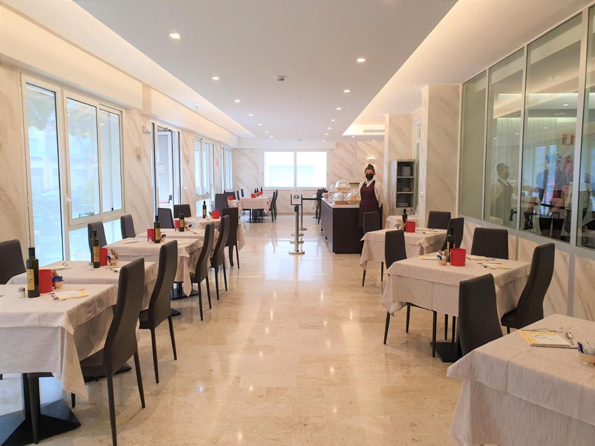 Hotel Curtis Centrale อาลัสซิโอ ภายนอก รูปภาพ