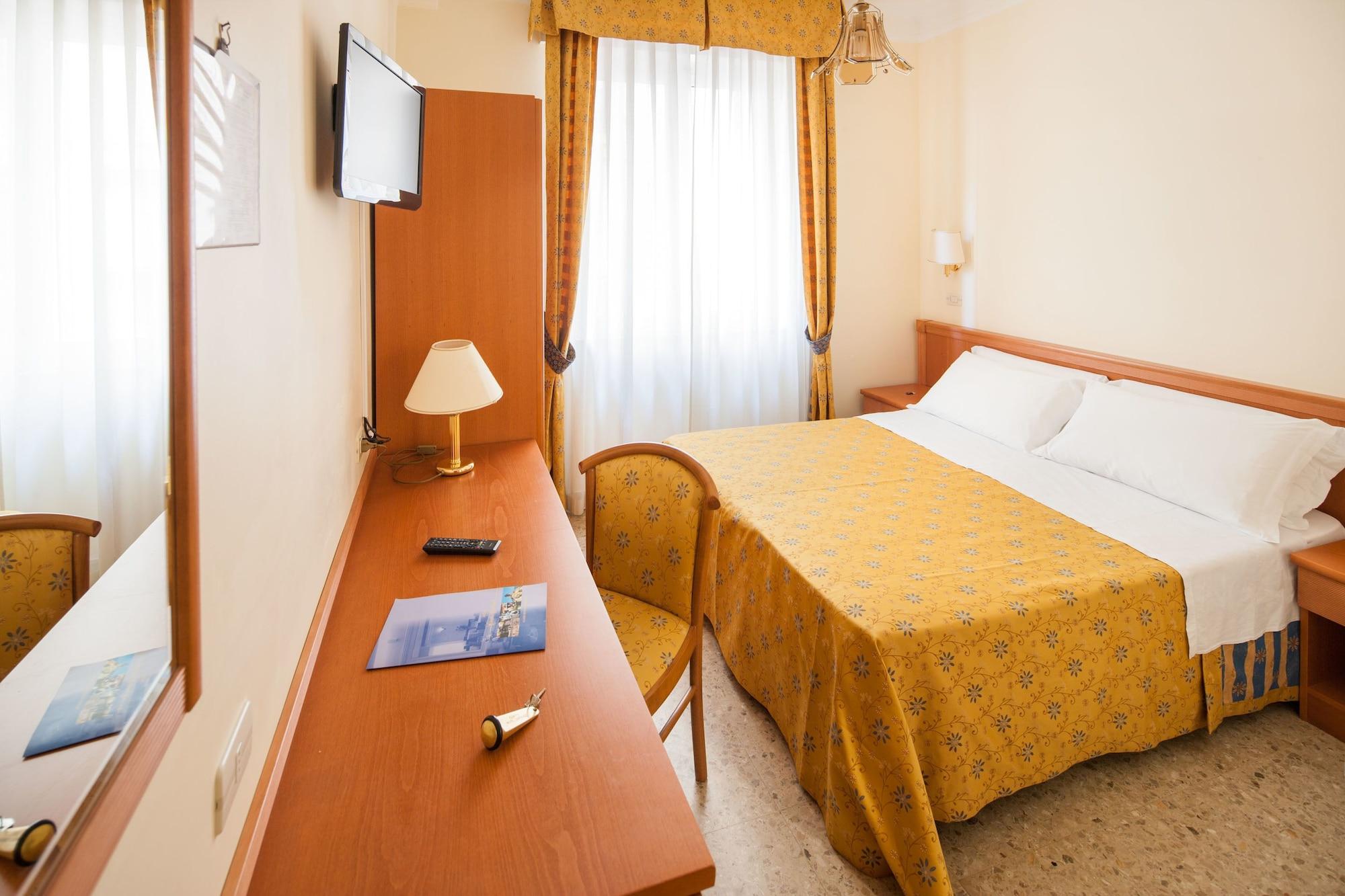 Hotel Curtis Centrale อาลัสซิโอ ภายนอก รูปภาพ