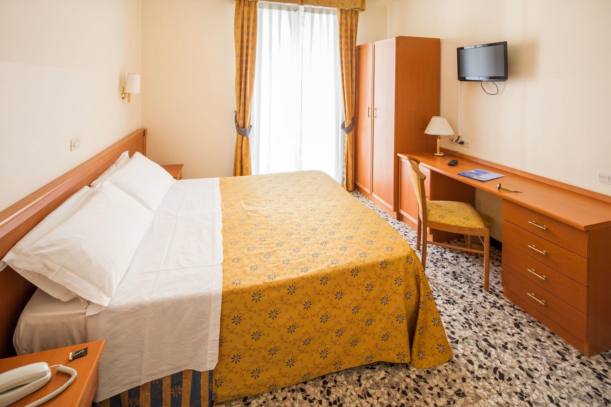 Hotel Curtis Centrale อาลัสซิโอ ภายนอก รูปภาพ