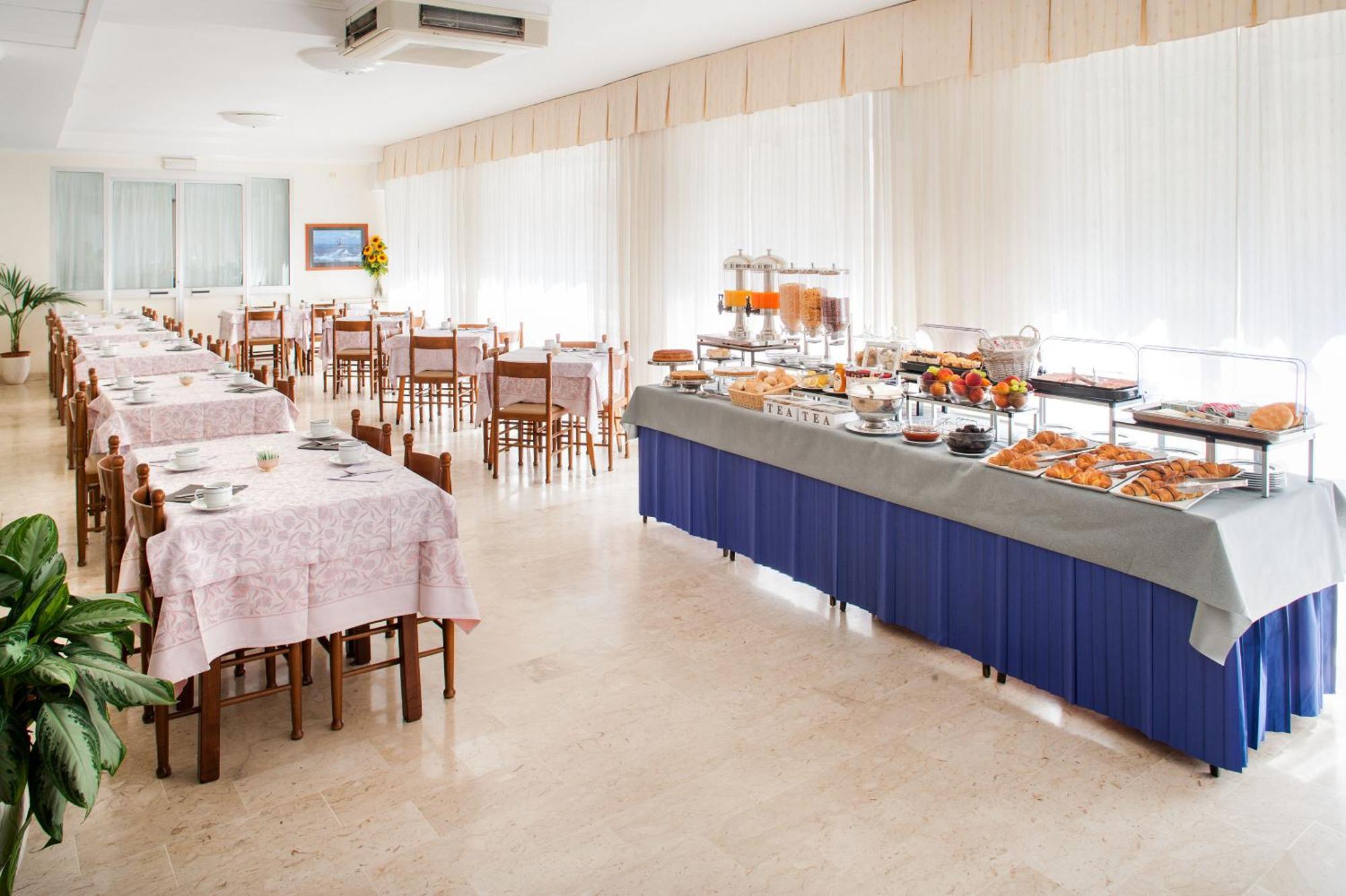 Hotel Curtis Centrale อาลัสซิโอ ภายนอก รูปภาพ