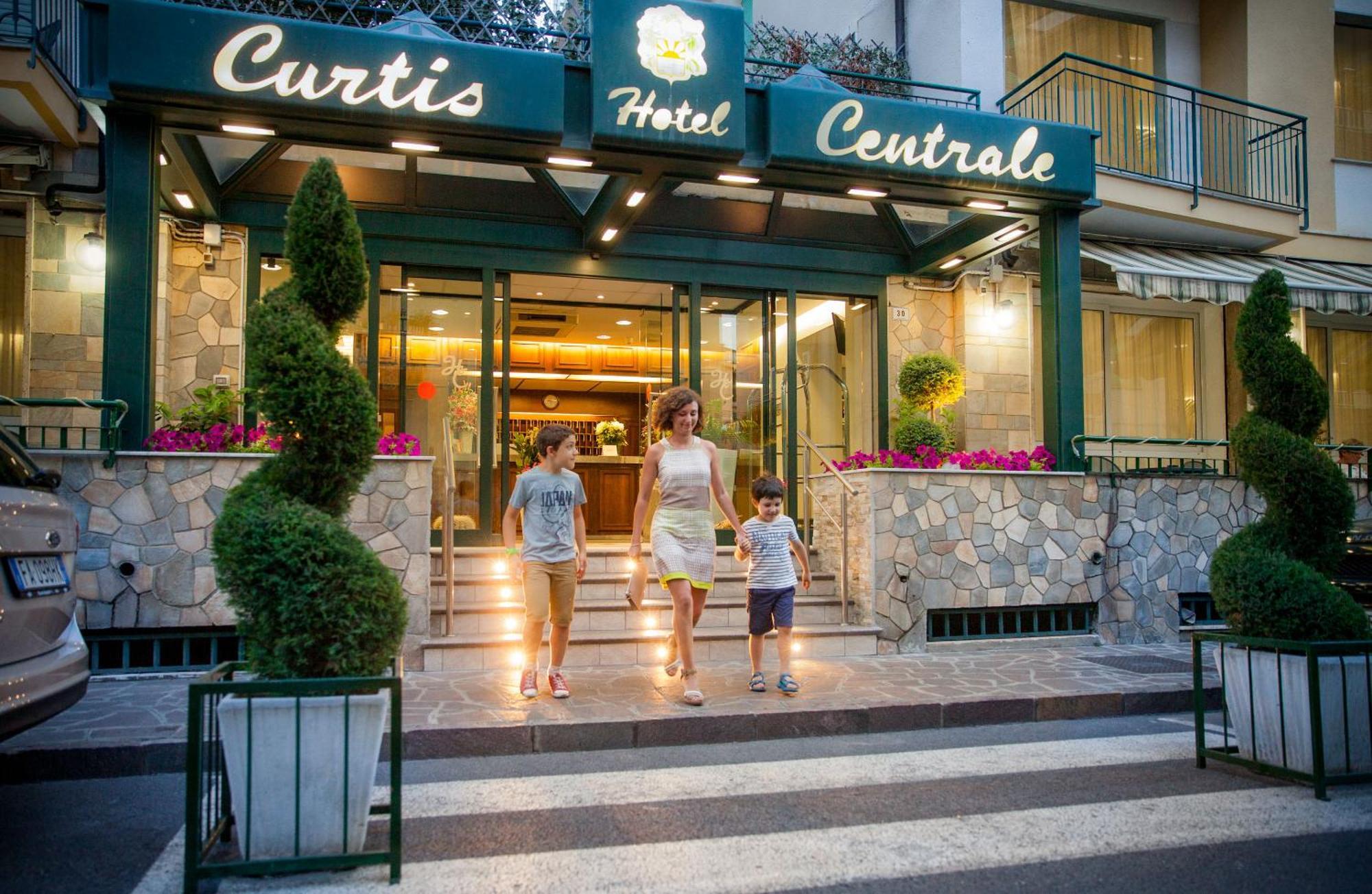 Hotel Curtis Centrale อาลัสซิโอ ภายนอก รูปภาพ