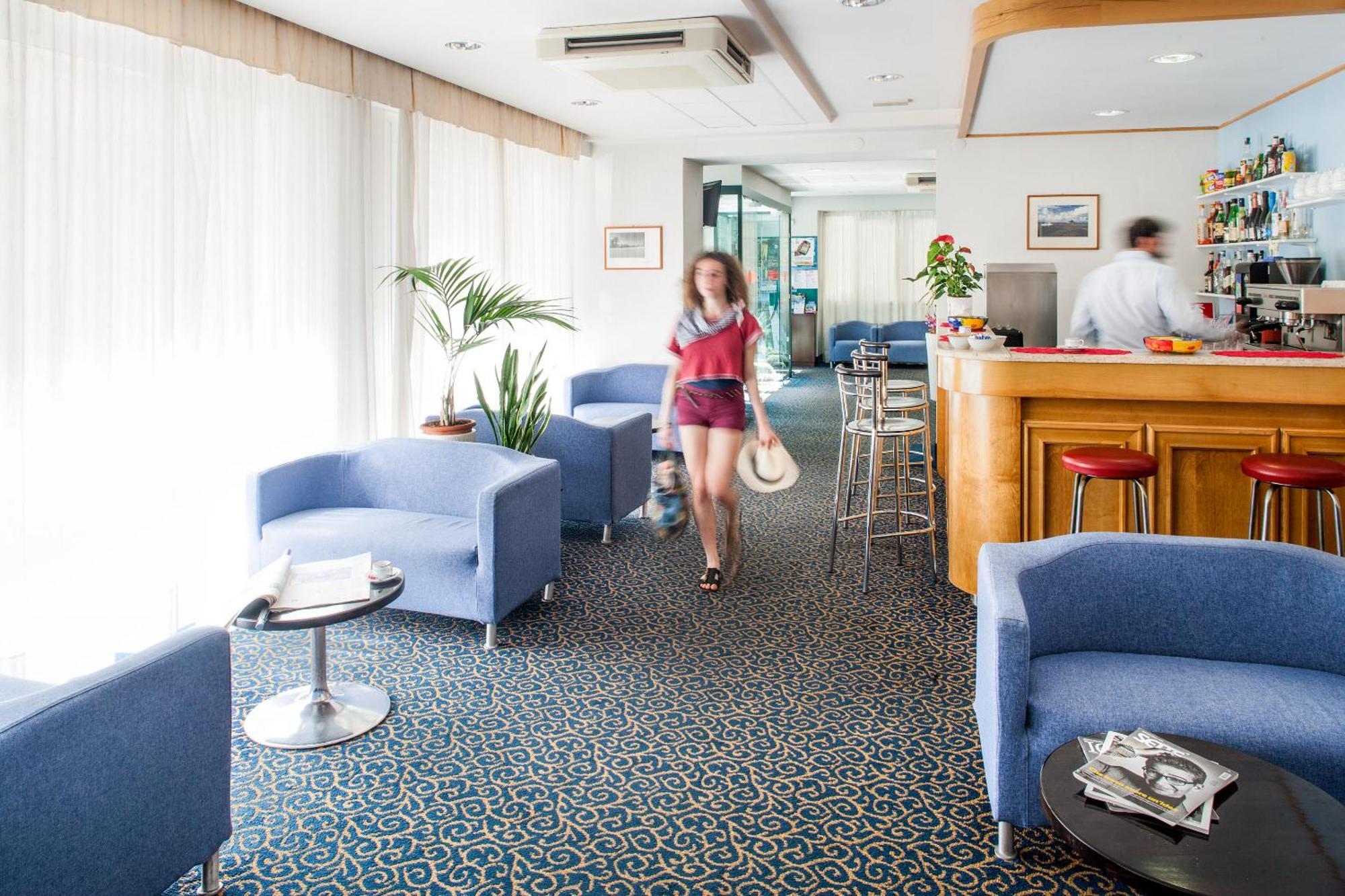 Hotel Curtis Centrale อาลัสซิโอ ภายนอก รูปภาพ