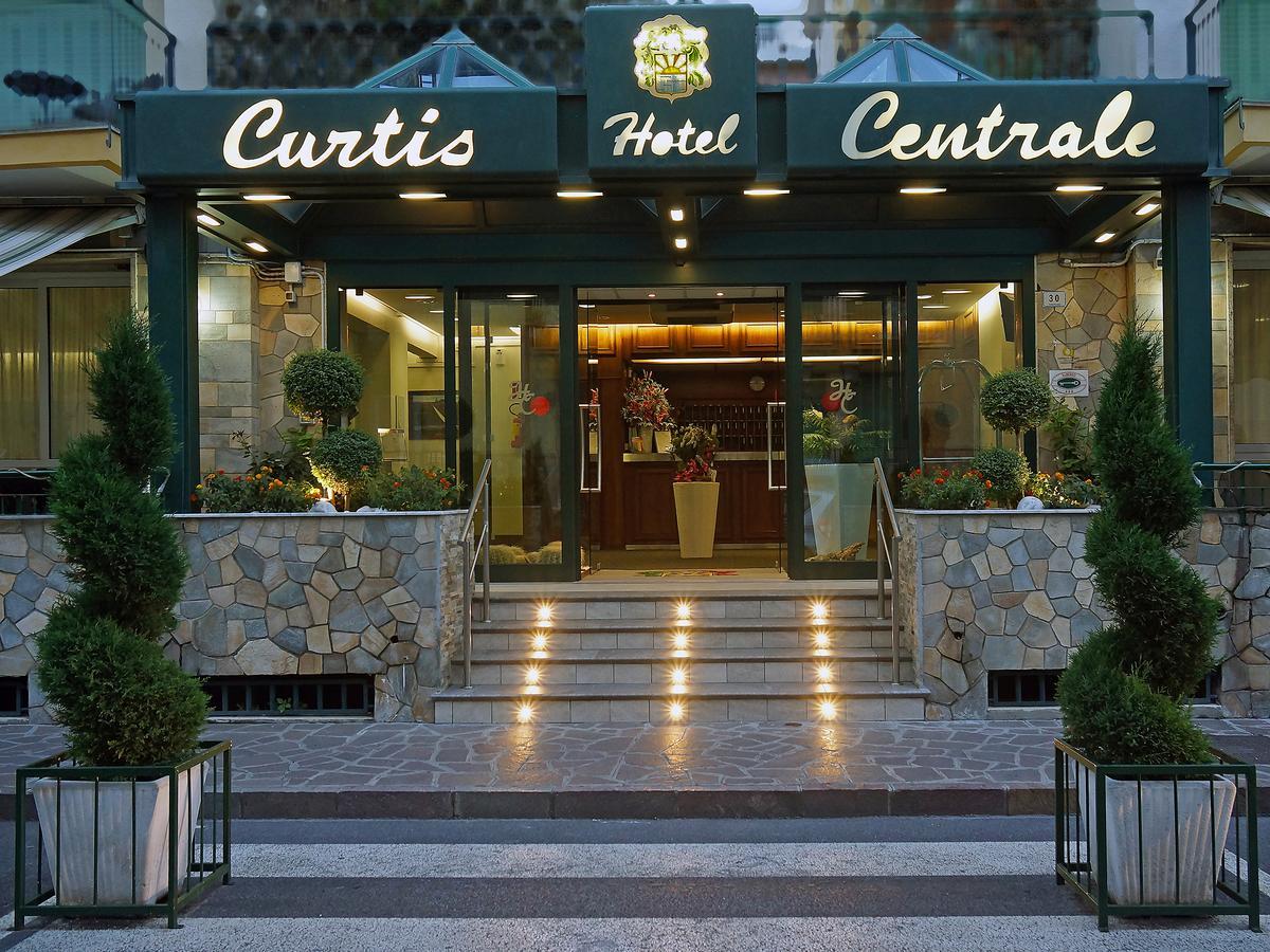 Hotel Curtis Centrale อาลัสซิโอ ภายนอก รูปภาพ